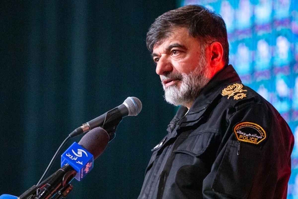فرمانده کل انتظامی جمهوری اسلامی ایران در خصوص خودروهای شوتی و قاچاق کالا توسط آن‌ها گفت: از شورای امنیت در مورد این موضوع مطالبه کرده‌ایم.