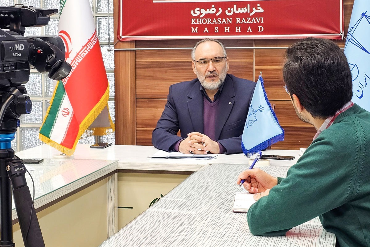 هر سال چند هفته مانده به چهارشنبه پایان سال، فعالیت مخرب عده‌ای سودجو رونق می‌گیرد، افرادی که مرگ و درد را به دیگران می‌فروشند و گاهی این آتش شوم دامن خودشان را نیز می‌گیرد.