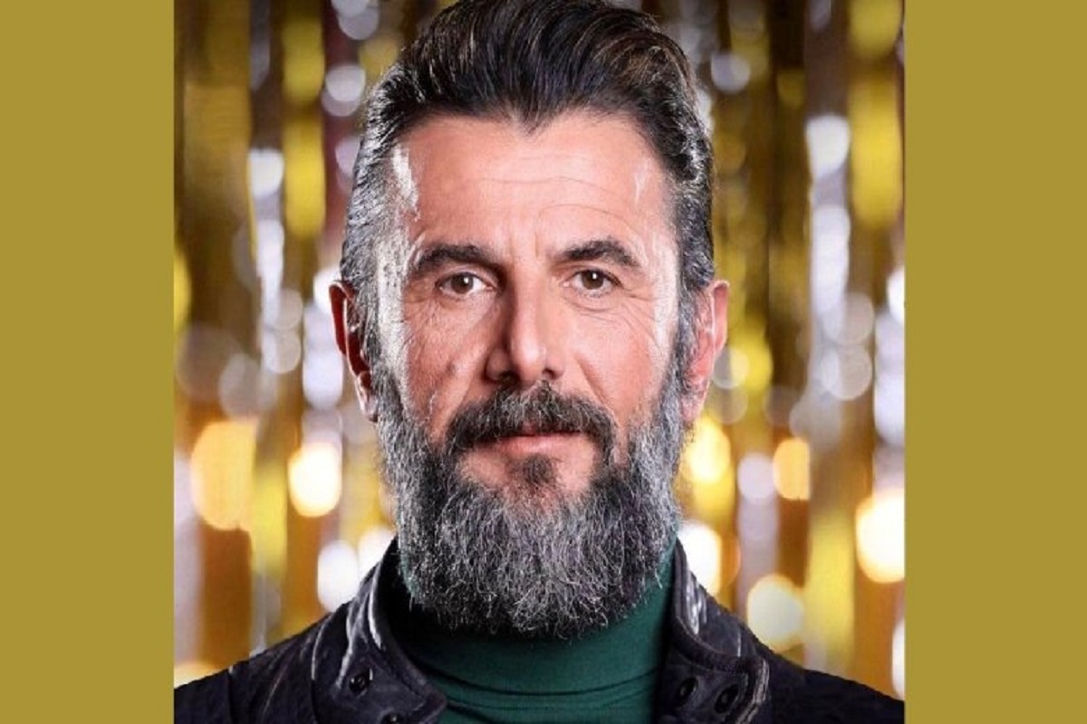 امین حیایی بازیگر محبوب که سالهاست در عرصه خوانندگی و موسیقی فعالیت دارد عکسی از خود در کنار کارن همایون فر منتشر کرد.