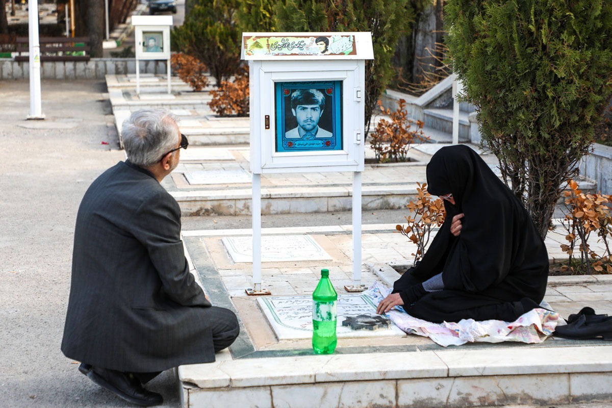 یکی از مطالبه خانواده‌های معظم شهدا، جانبازان و ایثارگران مشهدی از  نمایندگان آینده مجلس این است نامزدها حتما یک مرتبه تاریخ انقلاب را مطالعه کنند.