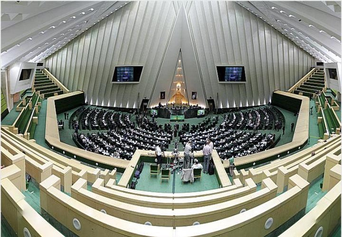 رئیس کانون کارآفرینان خراسان رضوی گفت: انتظار فعالان اقتصادی این است که مطالب و رهنمودهای مقام معظم رهبری عمل شود. رهبری رفع موانع در تحریم ها را به مجلس شورای اسلامی واگذار کرده‌اند و این وظیفه مجلس است که راه‌های قانونی برای رفع موانع تحریم را پیدا کند.