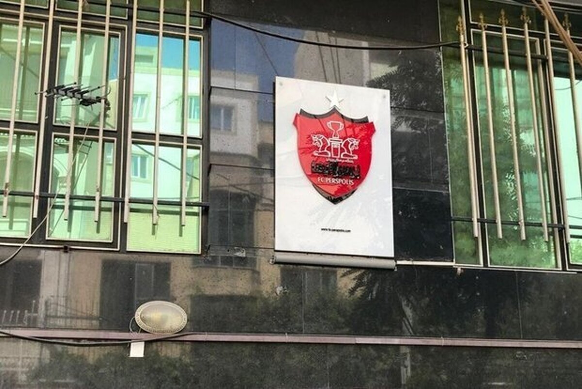 کارمندان باشگاه پرسپولیس روز‌های عجیبی را سپری می‌کنند.