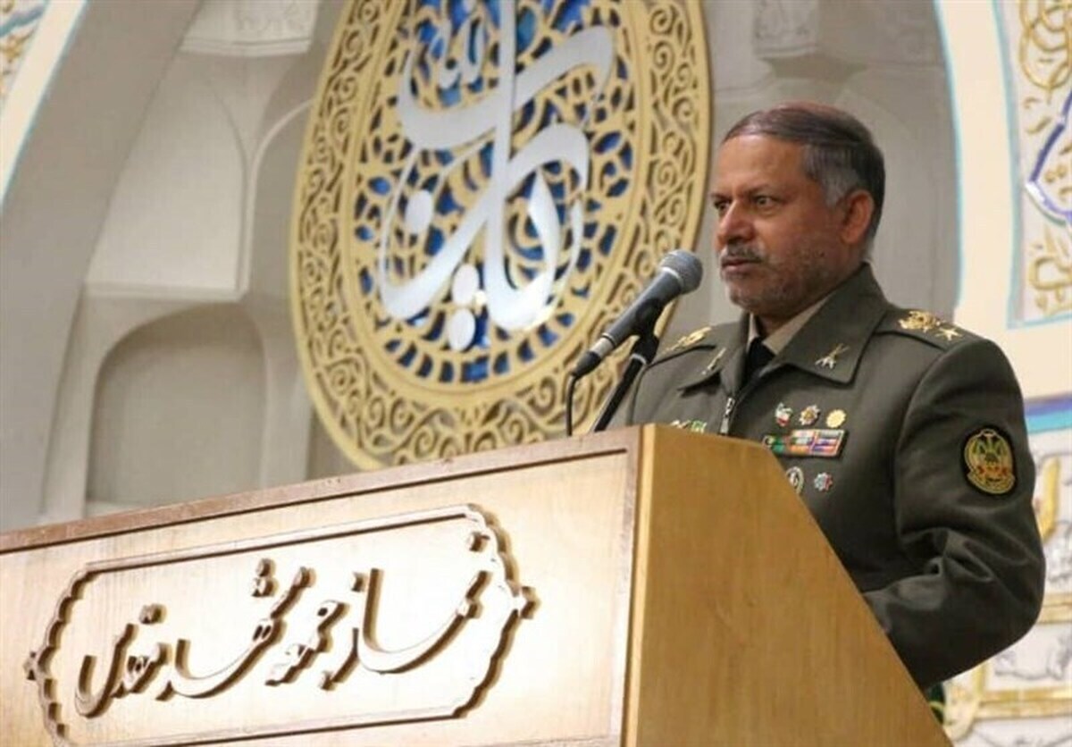 ارشد نظامی آجا در منطقه شمال شرق گفت: خطاب به همه کسانی که توسط استکبار جهانی تحریک شده‌اند تا در منطقه ناامنی به وجود بیاورند و ماجراجویی کنند، از این‎جا و از کنار مضجع منور رضوی اعلام می‌کنم که وای به حال شما اگر نقشه و برنامه‌ای به ذهن راه بدهید، زیرا اگر به مرز‌های ایران اسلامی نزدیک شوید، با چنان ضربتی مواجه می‌شوید که پیش از نابودی حتی فرصت پشیمانی نداشته باشید.