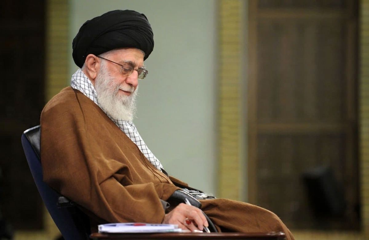 معاون قضایی قوه قضاییه در اعلام جزییات عفو مقام معظم رهبری به مناسبت عید سعید فطر خبر داد که ۱۲۰ نفر از افرادی که در این دوره مشمول عفو شده‌اند مجازات قطعی آن‌ها اعدام بود که با تخفیف و تبدیل مجازات آنان به حبس تغییر کرده است.