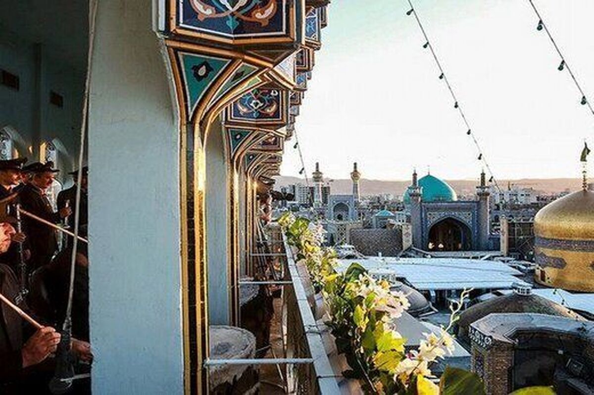 هر ساله آیین نقاره زنی مناسبت فرا رسیدن عید سعید فطر در حرم مطهر رضوی برگزار می‌شود.