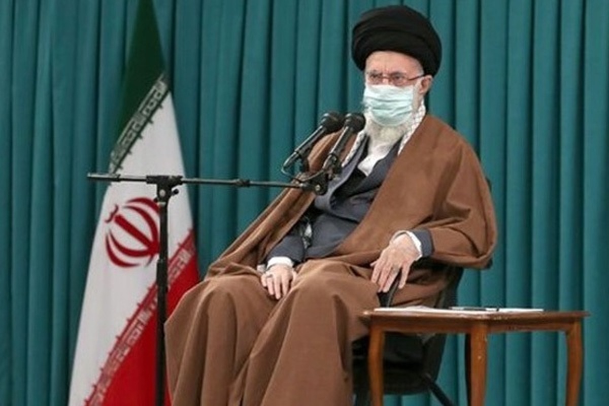 بررسی بیانات رهبر انقلاب در دیدار دانشجویان درباره رفراندوم در پاسخ به دیدگاه یکی از دانشجویان را ببینید.