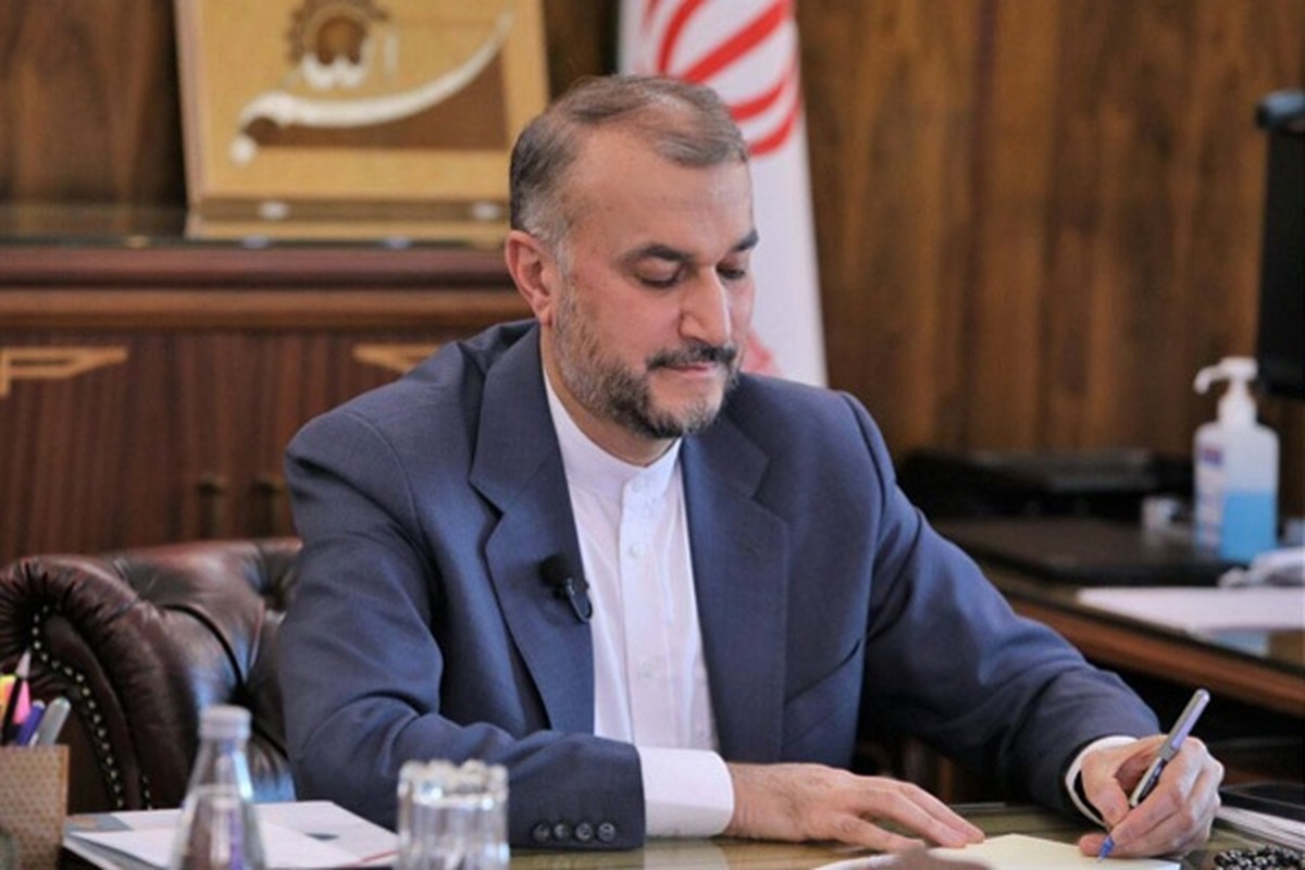 حسین امیر عبداللهیان وزیر امور خارجه جمهوری اسلامی ایران با ارسال پیام های جداگانه خطاب به وزرای امور خارجه کشورهای اسلامی، فرارسیدن عید سعید فطر را تبریک گفت.
