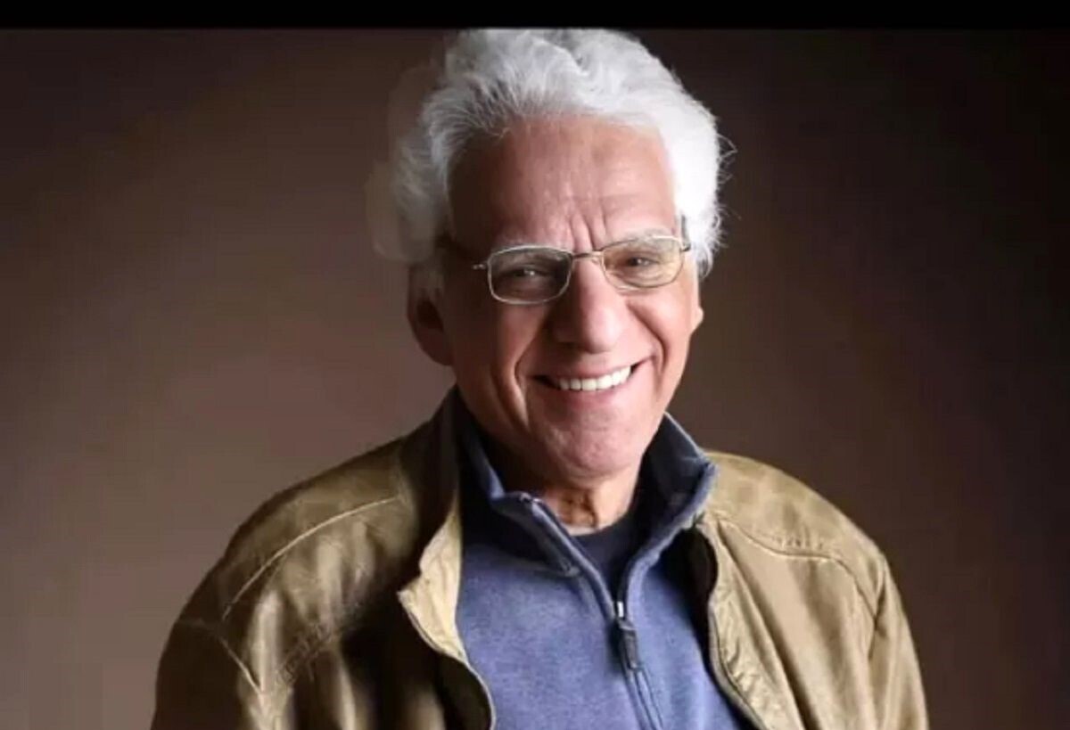 حبیب احمدزاده، نویسنده، در صفحه شخصی‌اش از نصب سنگ مزار کیومرث پوراحمد خبر داد.