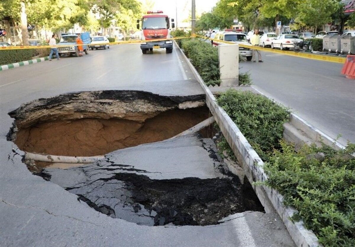 سرپرست مرکز تحقیقات راه، مسکن و شهرسازی گفت: مطالعات این مرکز برای کاهش مخاطرات فرونشست در همکاری مدیریت بحران شهر تهران در حال انجام است و دستور العملی در دست تدوین قرار دارد.