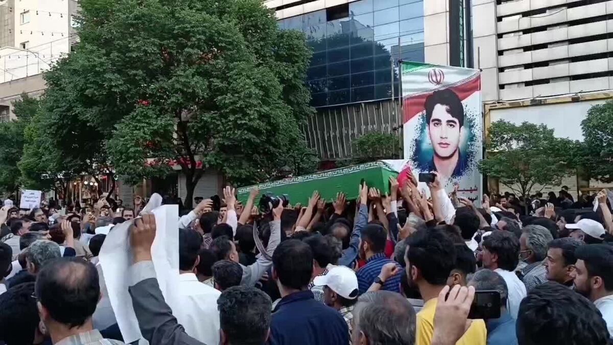 بخش‌هایی از تصاویر هوایی در تشییع پرشکوه پیکر شهید الداغی در سبزوار را در این ویدیو ببینید.