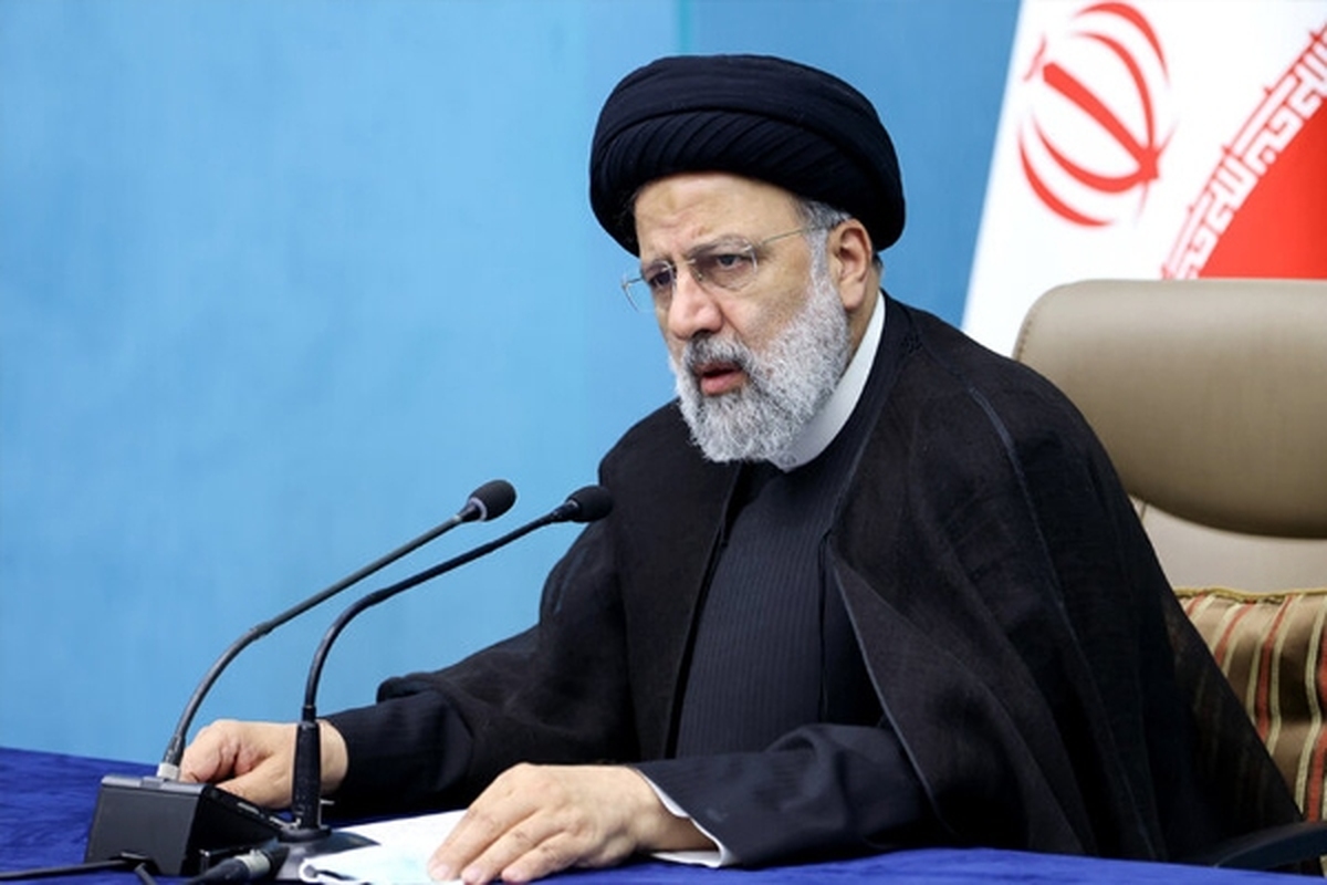 رئیس جمهور با گرامیداشت روز معلم، پیگیری اجرای رهنمودهای مقام معظم رهبری در خصوص ثبات در مدیریت آموزش و پرورش، به‌‌روزرسانی و اجرای سند تحول بنیادین آموزش و پرورش، تألیف مبتکرانه و هنرمندانه کتب درسی، جذب معلمان متعهد و کارآمد و امتداد امور پرورشی در همه مدارج را مورد تاکید قرار داد.