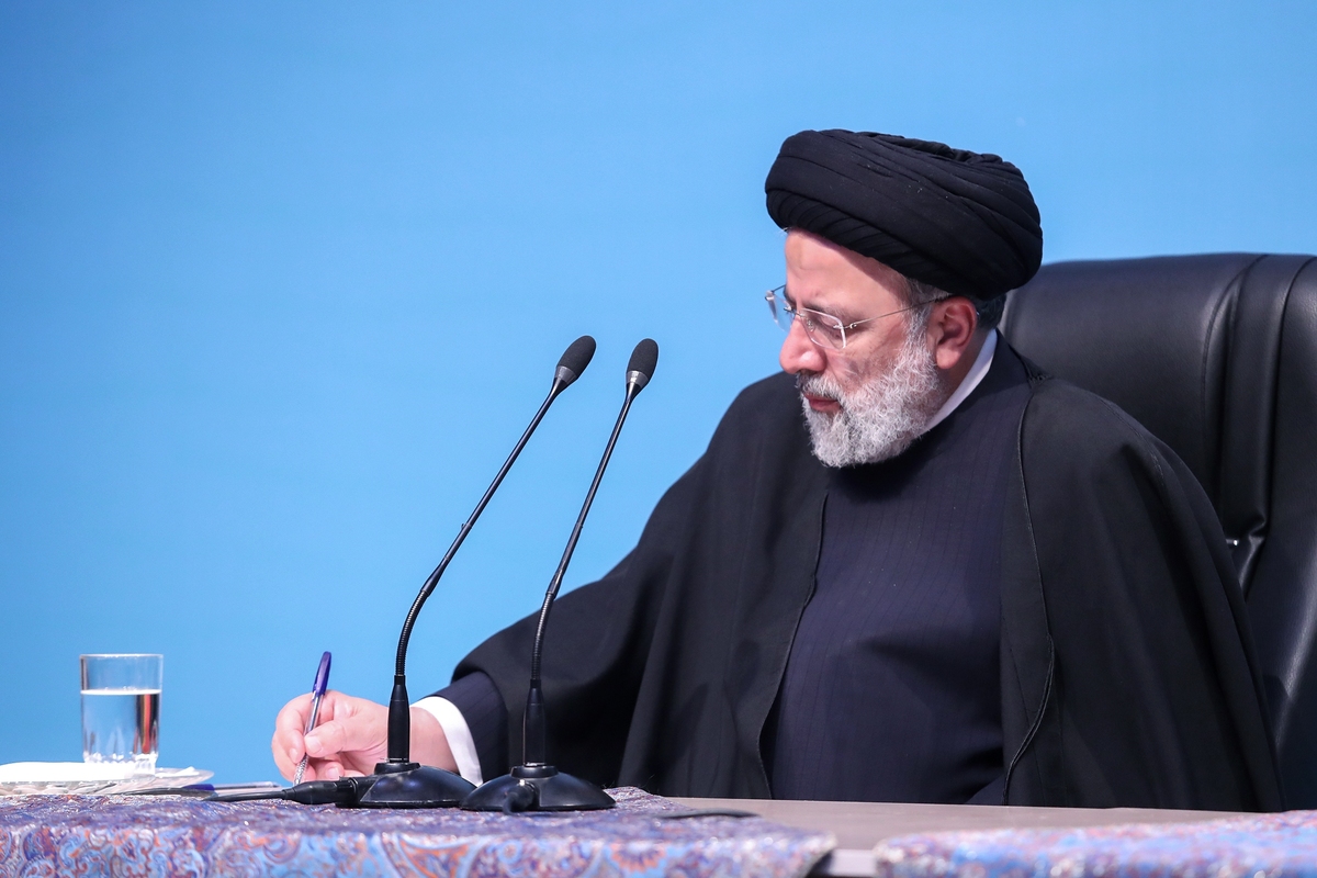 لایحه «نحوه برگزاری تجمعات و راهپیمایی‌ها» طی نامه‌ای از سوی رئیس‌جمهور جهت انجام تشریفات قانونی به مجلس شورای اسلامی ارسال شد.