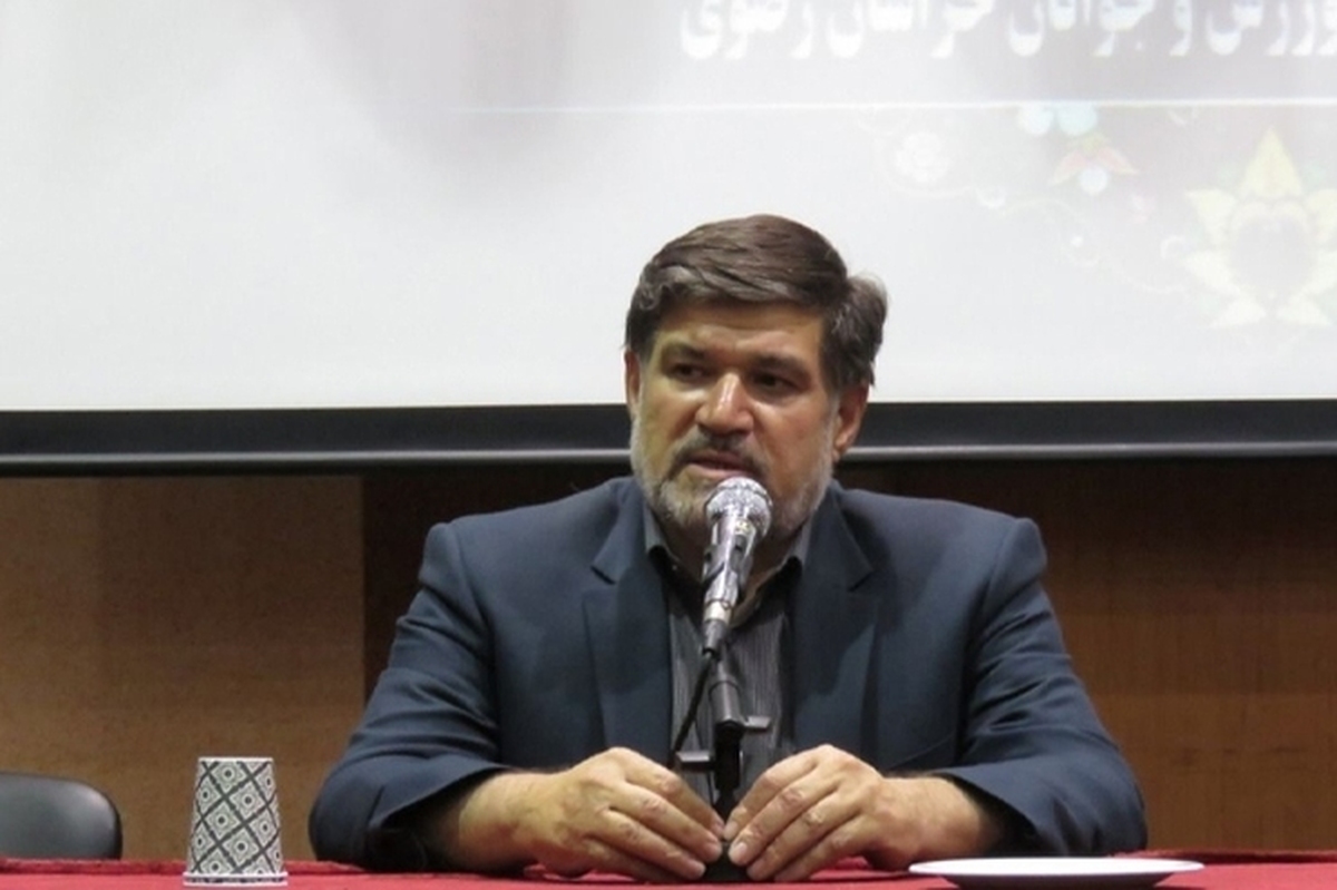 مدیرکل ورزش‌وجوانان خراسان رضوی ضمن گلایه از اساسانامه جدید انتخابات هیات‌های فوتبال استانی گفت: در اساسنامه جدید نقش مدیرکل ورزش و جوانان استان به شدت تضعیف شده و بر اساس آن، پس از پایان حکم ریاست رییس هیات فوتبال، دبیر هیات به عنوان سرپرست تا زمان برگزاری انتخابات، سکان‌دار هیات فوتبال استان خواهد بود.