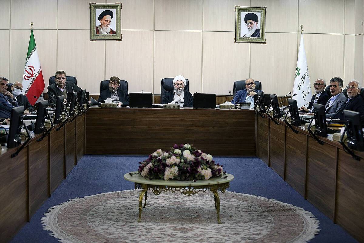 هیئت عالی نظارت مجمع تشخیص مصلحت نظام به ریاست آیت‌الله آملی لاریجانی تشکیل شد و به بررسی طرح بانکداری مرکزی پرداخت.
