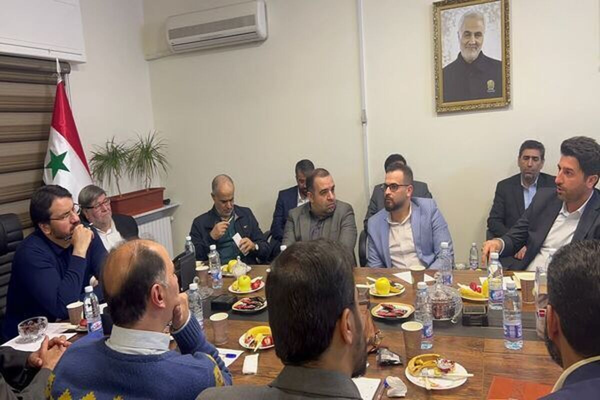 وزیر راه و شهرسازی در جلسه چهار ساعته با تجار وبازرگانان ایرانی در سوریه از آمادگی دو کشور برای افزایش پرواز‌های هفتگی به منظور رونق تجارت تهران و دمشق خبر داد.