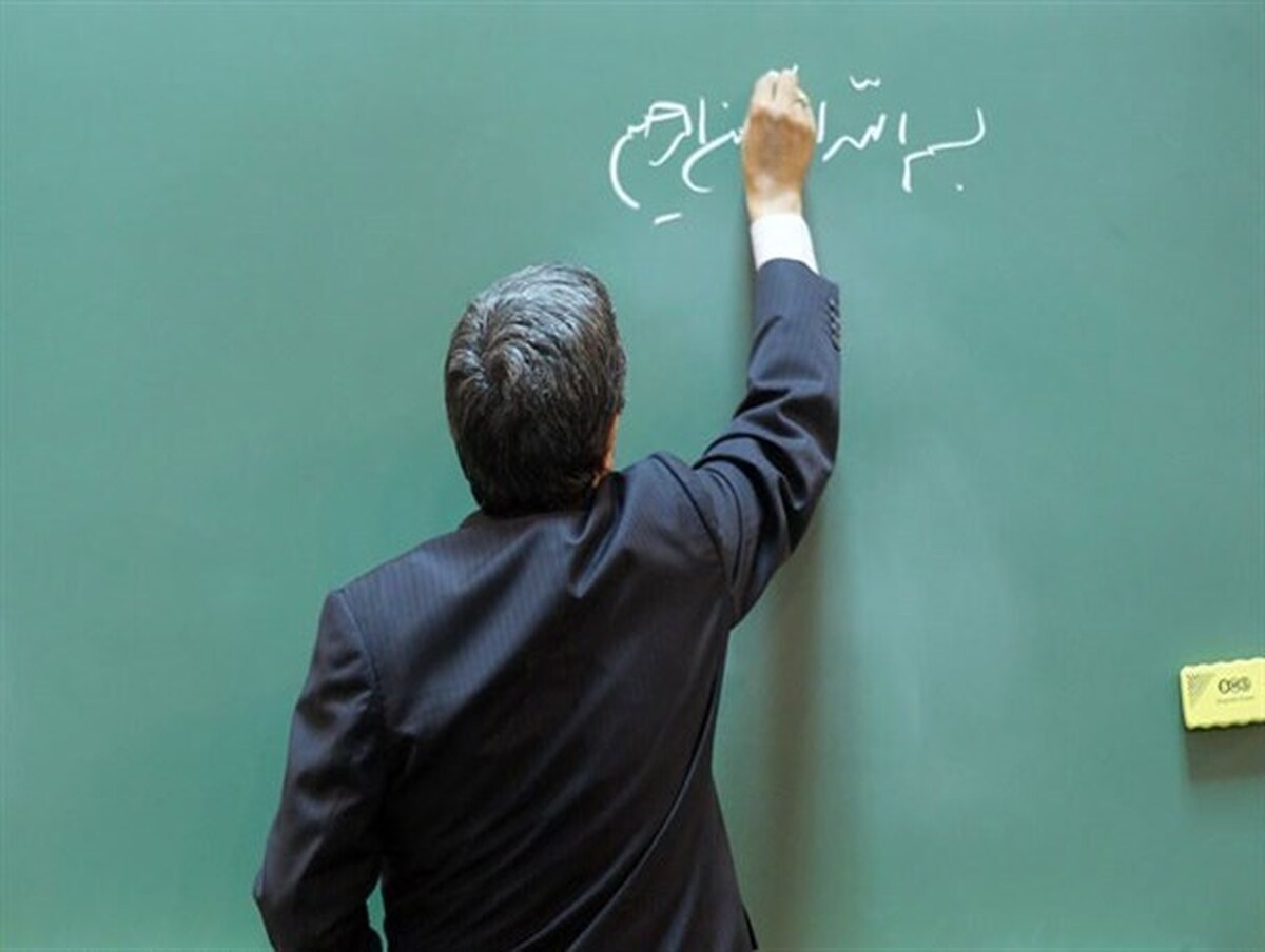سخنگوی کمیسیون آموزش و تحقیقات مجلس شورای اسلامی گفت: نظام اموزش و پرورش ۲۶۰ هزار کمبود معلم و ۵۰ هزار نیروی پشتیبانی دارد.