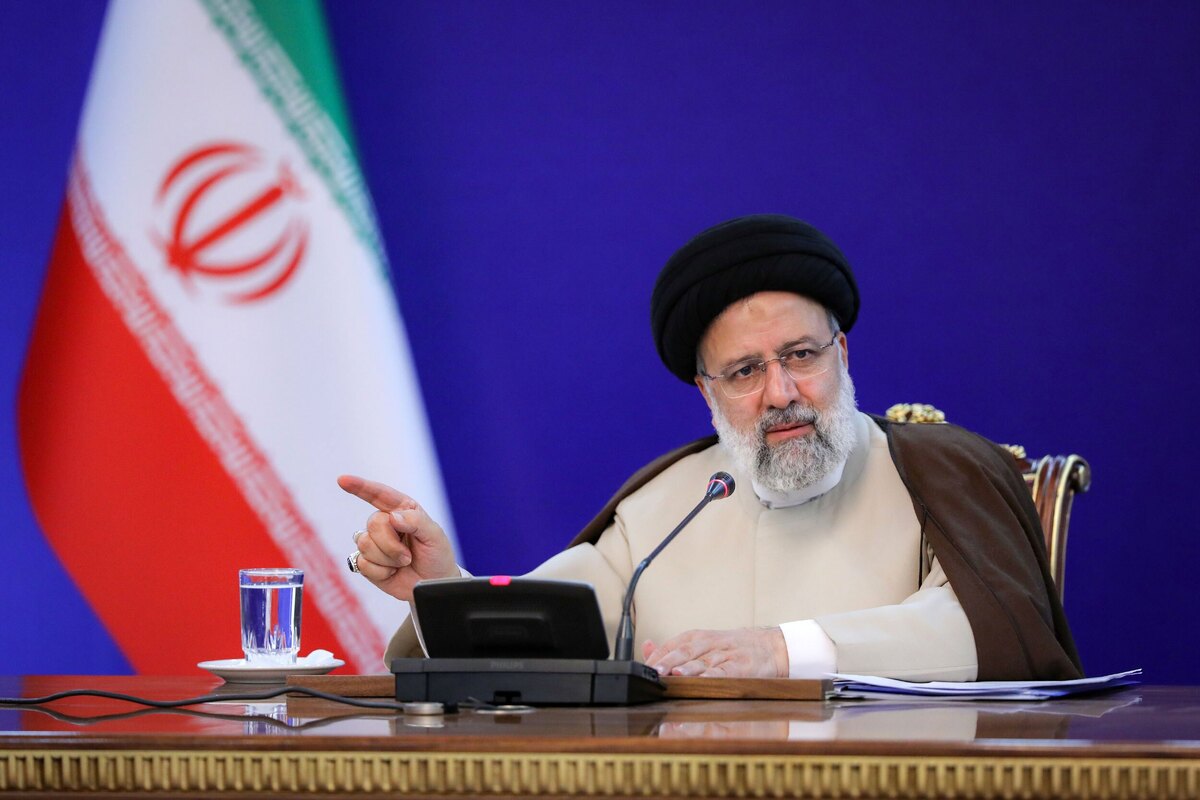 رئیس‌جمهور با تاکید بر پرداخت بدون تأخیر حقوق معلمان حق‌التدریس، گفت: اگر کسانی در آموزش و پرورش آمادگی یا روحیه تحول‌خواهی ندارند، در هر پست و سمتی که هستند حتماً باید از سر راه کنار بروند.