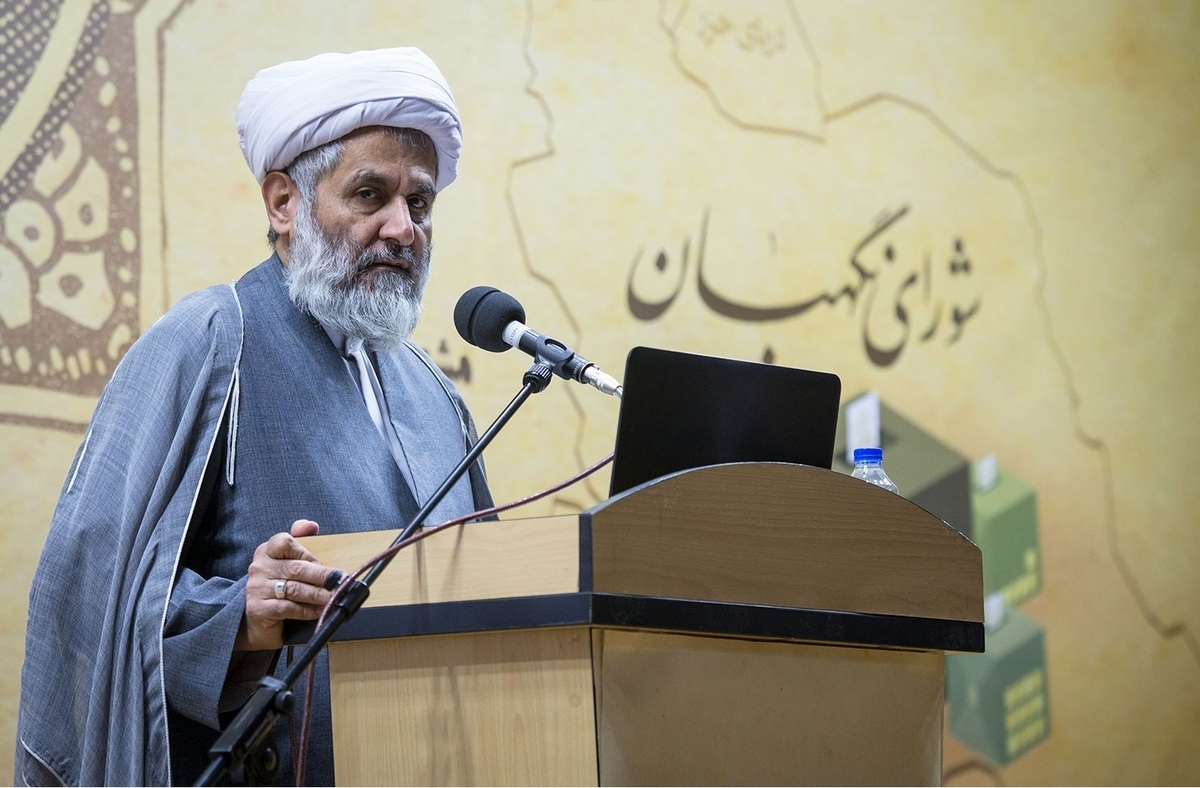 رئیس سابق سازمان اطلاعات سپاه پاسداران با بیان اینکه در شرایطی که دشمن به‌دنبال براندازی است شما دانشجویان باید شرایط را آرام کنید، گفت: برخورد با دانه درشت‌های فساد دیر یا زود دارد سوخت و سوز ندارد.