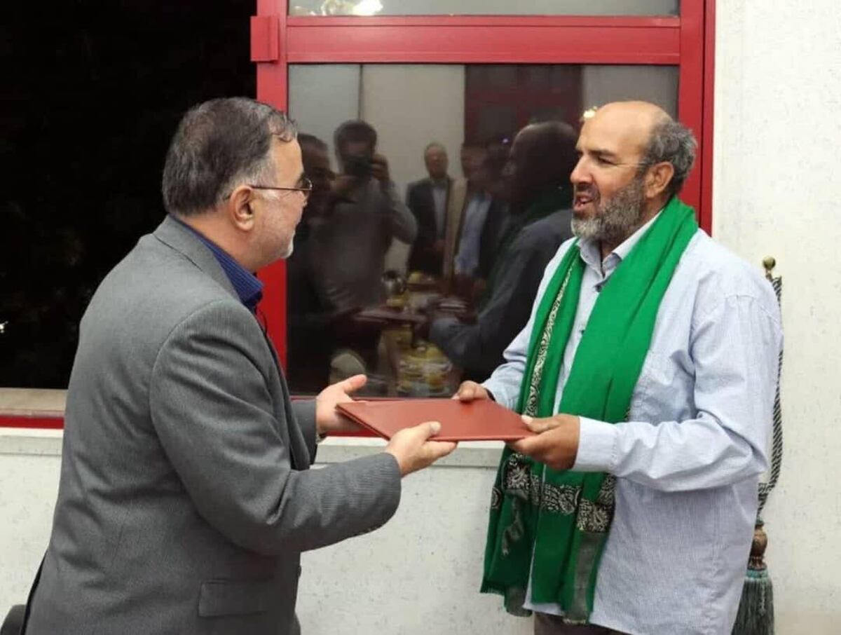 معاون محیط زیست و خدمات شهری شهرداری مشهد از تقدیر از سید رضا فانی، پاکبان پاکدست مشهدی که بیش از ۲ میلیارد ریال را به صاحبش بازگردانده بود، خبر داد.