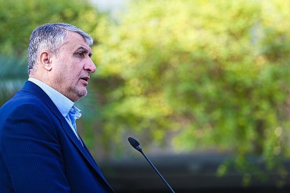 رئیس سازمان انرژی اتمی گفت: توسعه کاربرد پرتو‌ها و نیز دستیابی به ۱۰ هزار مگاوات برق جدید هسته‌ای را در این سازمان هدف‌گذاری کرده‌ایم.