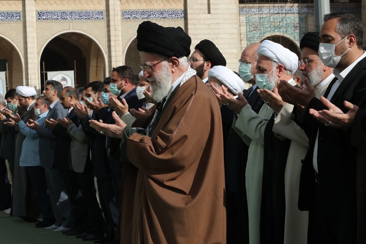 نماز عید سعید فطر به امامت رهبر معظم انقلاب اسلامی در مصلی تهران اقامه شد.