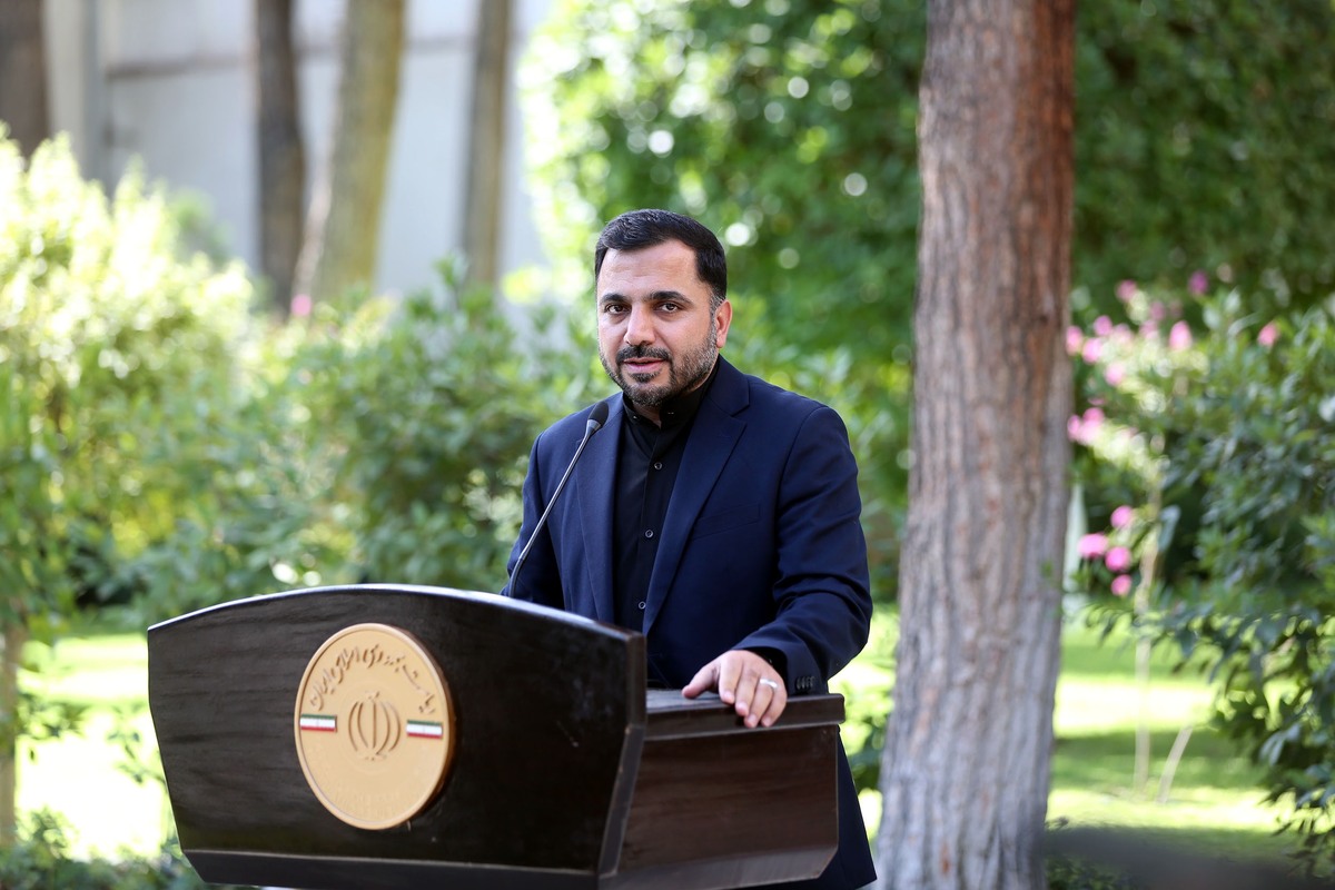 وزیر ارتباطات تاکید کرد: سازندگان موبایل‌های اندرویدی گزینه تماس تصویری را فعال کنند.