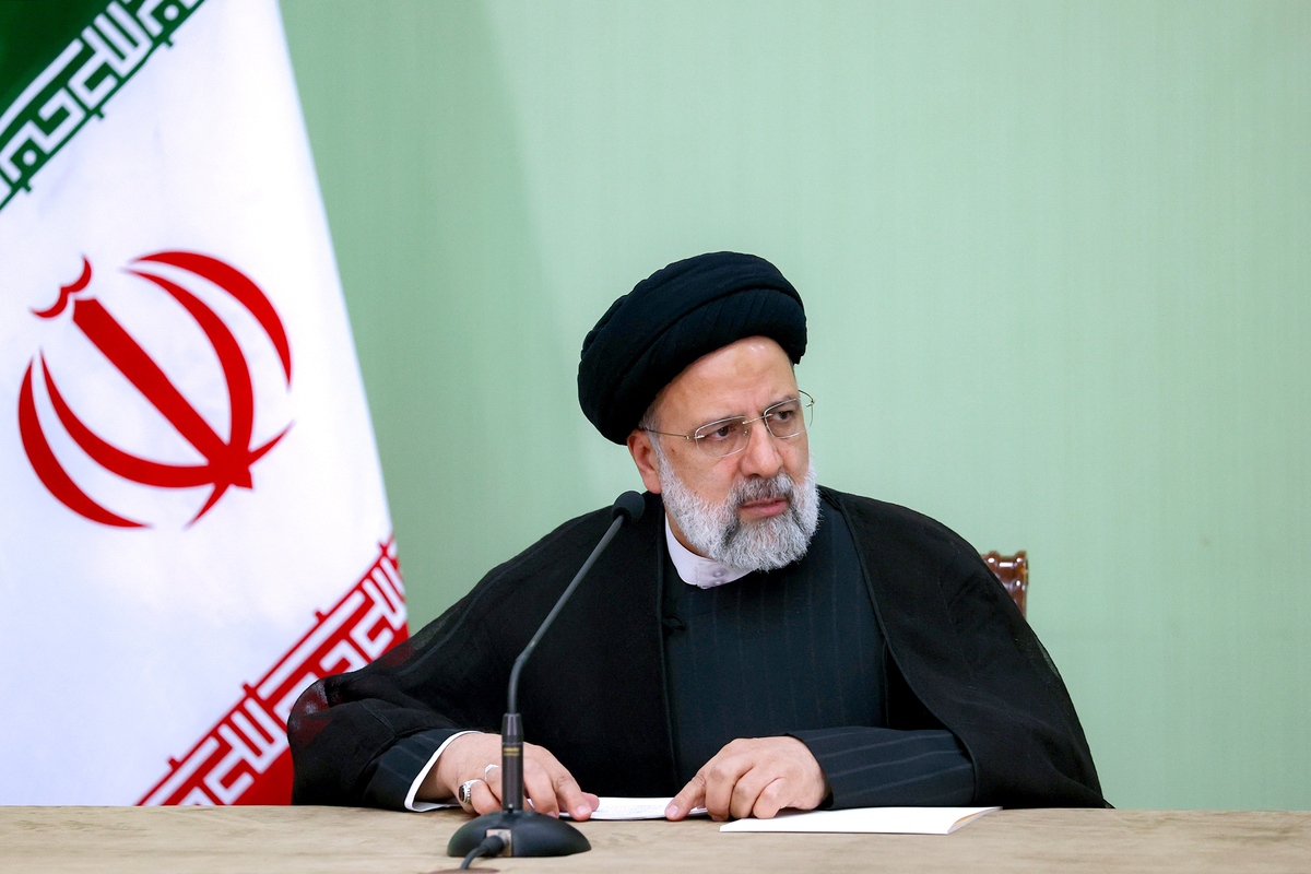 رئیس جمهور با اشاره به لزوم هماهنگی در «قیمت‌گذاری کالا‌ها و خدمات» اظهار داشت: دستگاه‌ها در تعیین تعرفه کالا و خدمات با ستاد تنظیم بازار و سازمان حمایت از مصرف‌کنندگان و تولیدکنندگان هماهنگ باشند تا در حق تولید‌کننده و همچنین مصرف‌کننده احجاف نشود.