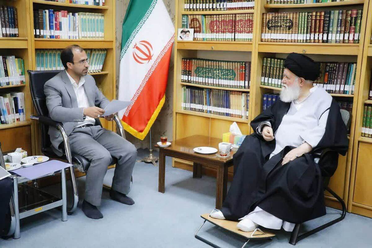 نماینده ولی فقیه در استان خراسان رضوی گفت: شما در مسئولیت خود، خادم خاص امام هشتم هستید بنابراین باید شرایطی را ایجاد کنید که در دیار علی ابن موسی‌الرضا (ع)، بیکار و فقیر نداشته باشد. به تلاش شبانه‌روزی ادامه دهید تا برادران و خواهران ساکن در محلات حاشیه شهر هم طعم این توفیقات را بچشند.