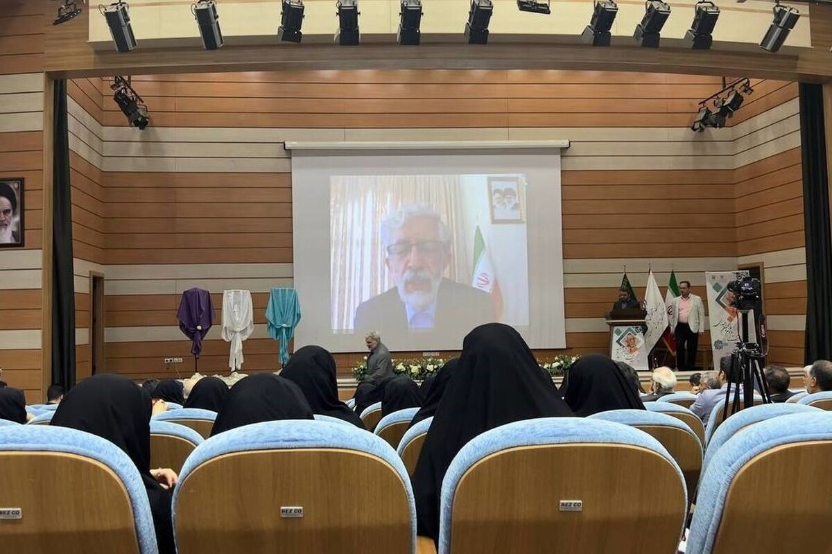 عضو مجمع تشخيص مصلحت نظام ضمن تبریک هفته معلم به معلمان کشور و شهر مشهد گفت: یاد و‌ نام استاد شهید مطهری را گرامی می‌دارم که الگو و اسوه معلمان بوده و هستند. 