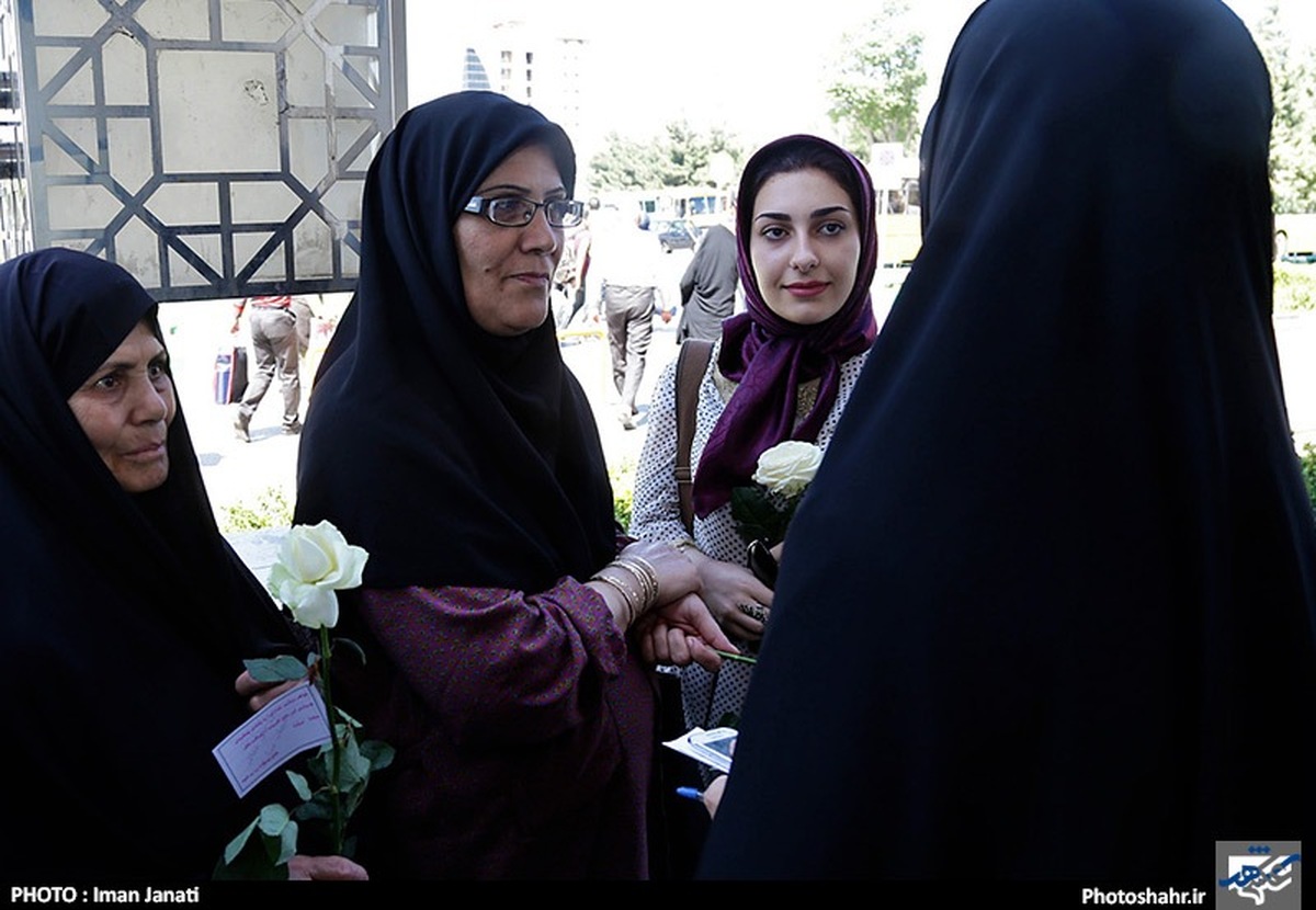 قائم مقام مدیر کل فرهنگ و ارشاد اسلامی خراسان رضوی گفت: موضوع زیست عفیفانه را به بانوان محدود می‌کنند، در حالی که مربوط به خانواده یعنی زن و مرد است. همچنین زیست عفیفانه مربوط به پوشش هم نیست، بلکه در گفتار و کلام معنا پیدا می‌کند.