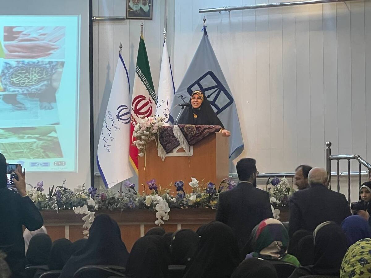 رییس مرکز ملی فرش دستباف با حضور در اختتامیه المپیاد فرش دستباف در مشهد از راه اندازی مرکز رشد تخصصی فرش دستباف در کشور خبر داد.