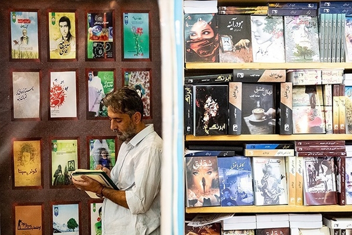 سخنگوی نمایشگاه کتاب تهران گفت: تا ساعت ۱۳ امروز ناشران ۱۱ میلیارد و ۲۰۰ میلیون تومان فروختند. سال گذشته این عدد 4 میلیارد تومان بود که افزایش قابل توجه داشته و ناشران سهم دو برابری نسبت به سال گذشته را در یک روز تجربه کردند.