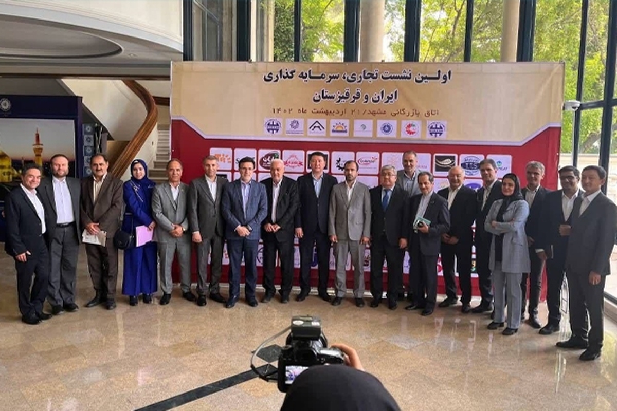 وزیر بهداشت با تاکید بر تداوم مراقبت‌های کرونایی گفت: توصیه من به مردم این است که حداقل سالی یک بار واکسن کرونا را تزریق کنند، همانطور که هرساله شاهد انجام واکسیناسیون آنفلوآنزا برای افراد پرخطر در شهریور و مهر هستیم.