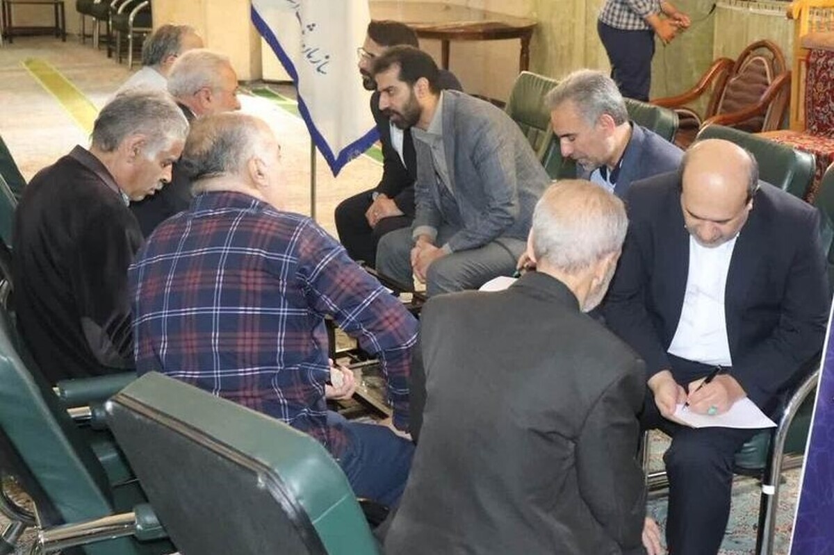 سرپرست معاونت امور املاک و کاداستر و مدیرکل نظارت بر اجرای اسناد رسمی سازمان ثبت با حضور در دو مسجد در مشهد، به درخواست‌ها و مشکلات ثبتی مردم رسیدگی کردند.