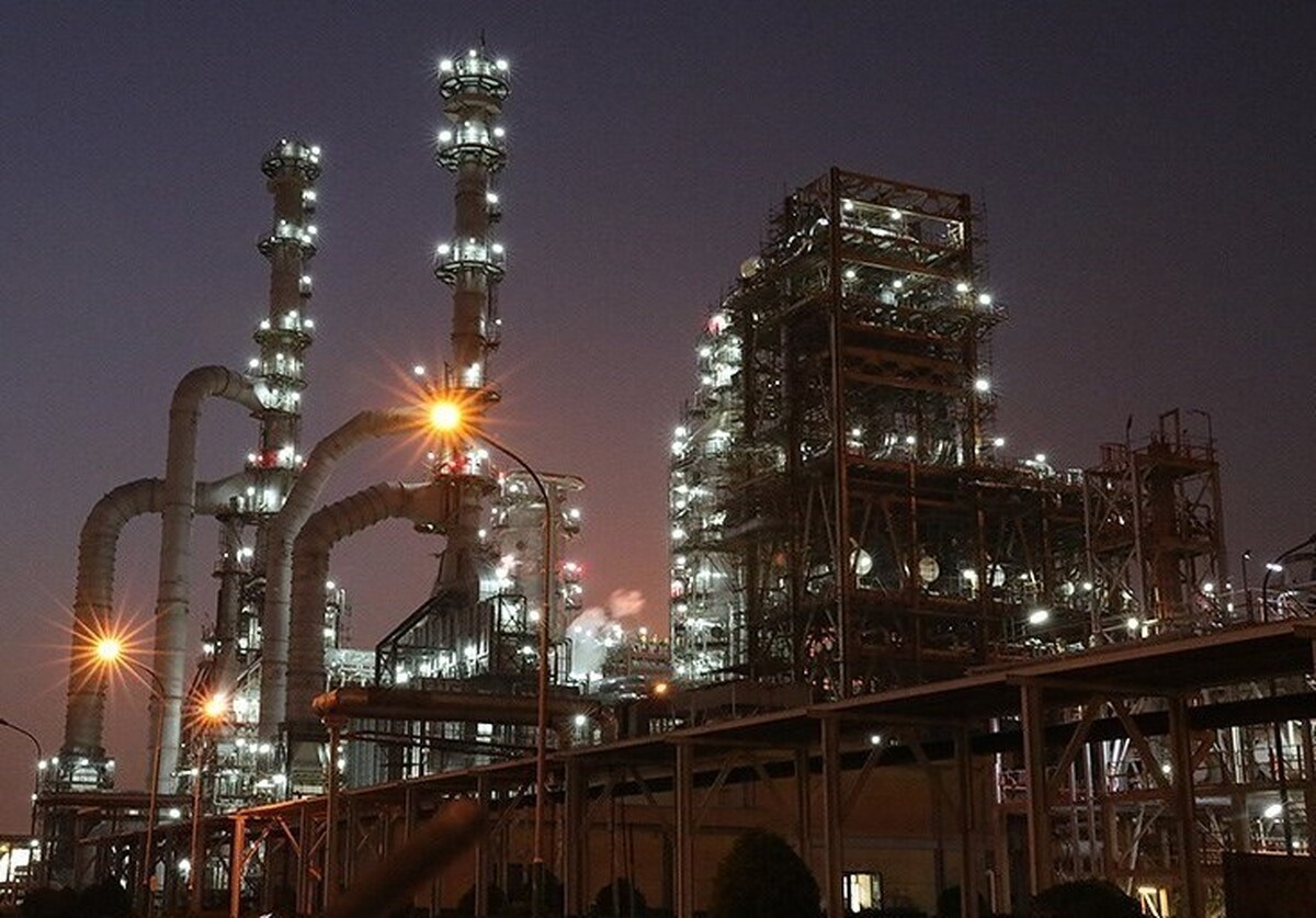عضو کمیسیون انرژی مجلس گفت: دلیل اصلی عدم اجرای قانون پتروپالایشگاه‌ها و عدم توسعه صنایع پایین‌دستی، مشکلات مالی و عدم حمایت‌ها است.
