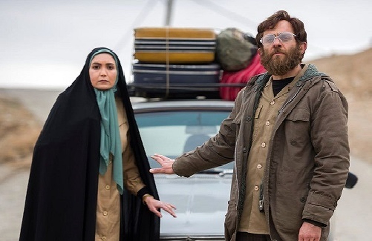 فیلم سینمایی «غریب» به کارگردانی محمدحسین لطیفی در بخش اکران آنلاین یک میلیارد تومان فروش داشت.