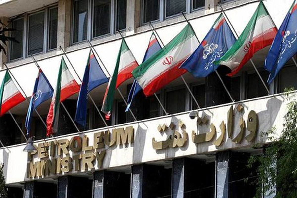 آمار رویترز مبنی بر واردات ۳۰ هزار تن سوخت در ماه‌های بهمن و اسفند گذشته مورد تایید وزارت نفت نیست و سوآب بنزین و گازوییل که از گذشته نیز انجام می‌شده را نباید به حساب واردات گذاشت.