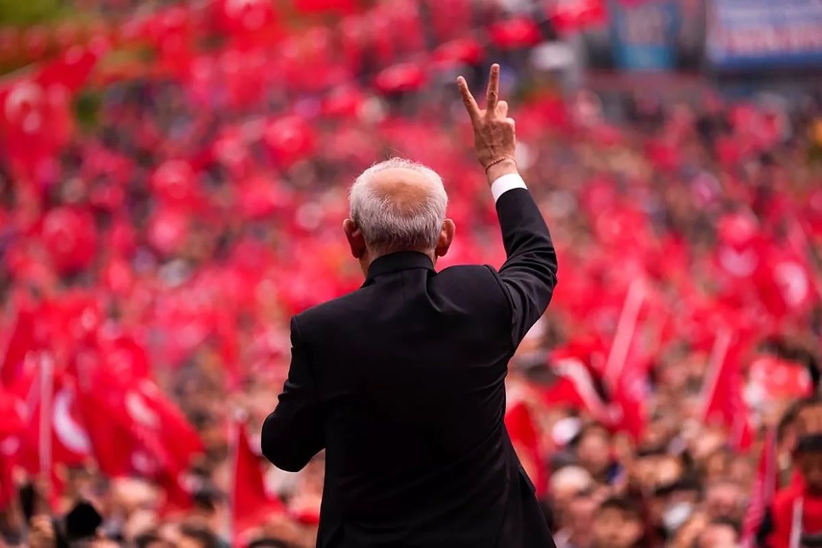 «کمال قلیچدار اوغلو» رهبر ائتلاف شش‌گانه اپوزیسیون ترکیه و مهمترین رقیب رجب طیب اردوغان در انتخابات ریاست جمهوری ترکیه است.