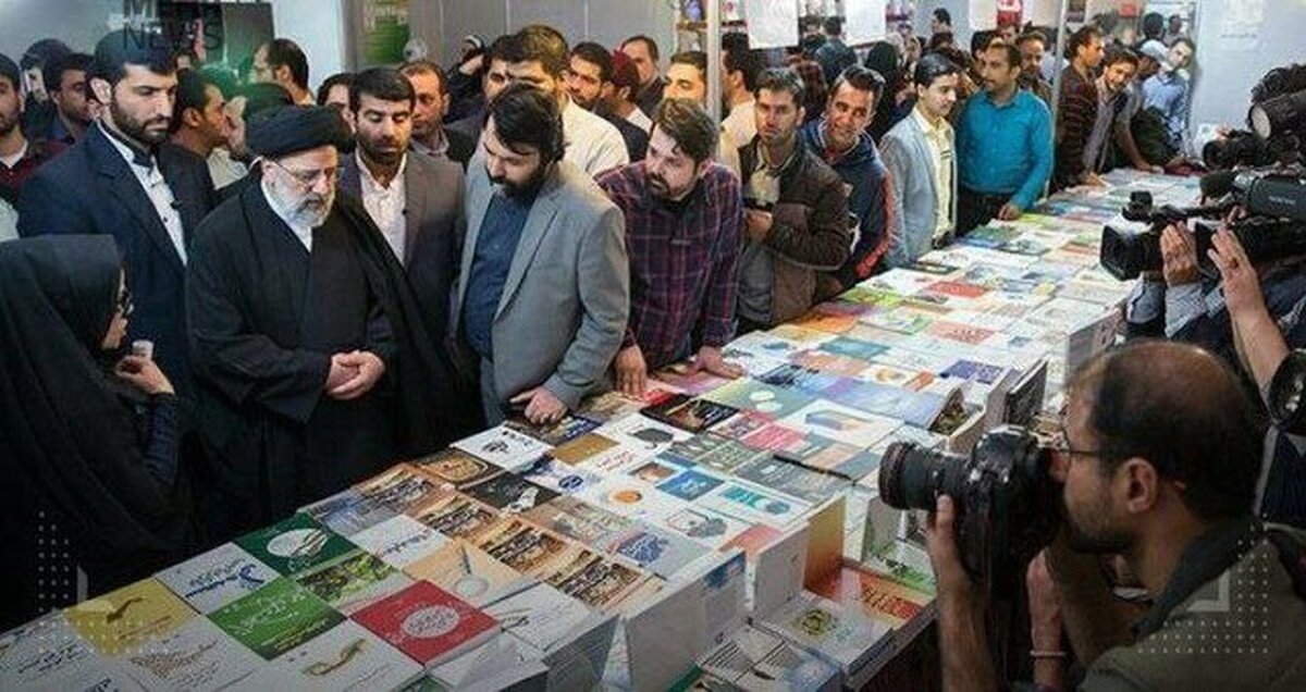  رئیس‌جمهور صبح امروز از نمایشگاه نمایشگاه بین‌المللی کتاب تهران بازدید کرد.