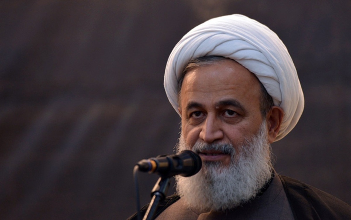 حجت الاسلام علیرضا پناهیان گفت: فیلمی که دنیا را بدون درد و رنج نشان دهد مستهجن است. ولو دائم در امامزاده باشد و همه بازیگران هم با چادر و پوشیه باشند!