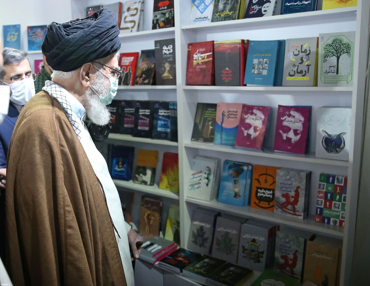 کتاب از شخصیت حضرت آیت‌الله خامنه‌ای جدا شدنی نیست. رهبر انقلاب اسلامی ادامه شخصیت همان نوجوان هفت هشت دهه قبل است که محل انس و آرامشش با کتاب و کتابخانه آستان قدس رضوی گره خورده بود.