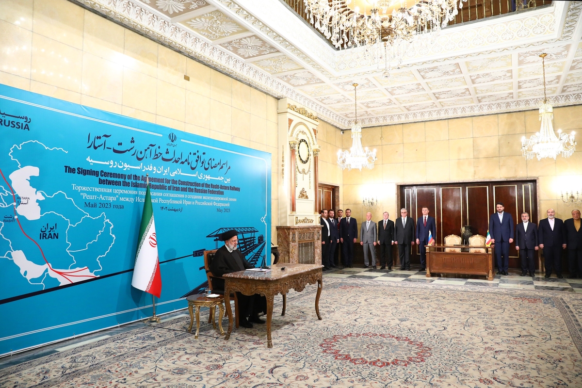 توافقنامه احداث خط آهن رشت‌–‌آستارا بین جمهوری اسلامی ایران و روسیه طی مراسمی با حضور آیت‌الله رئیسی و ولادیمیر پوتین به صورت ویدئو کنفرانس به امضاء رسید.