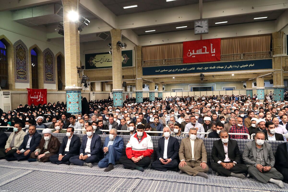 دست اندرکاران و کارگزاران حج و جمعی از زائران اعزامی به مکه مکرمه و مدینه منوره جهت ادای فریضه حج تمتع امسال، صبح امروز (چهارشنبه) با رهبر انقلاب اسلامی دیدار کردند.