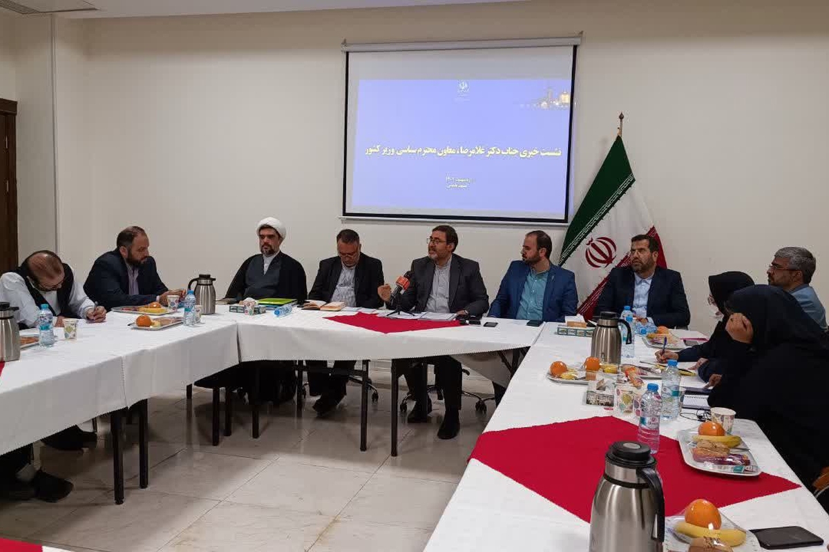 معاون سیاسی وزارت کشور از بررسی ها برای تدوین شیوه نامه تبلیغات انتخابات مجلس شورای اسلامی و خبرگان رهبری خبر داد.