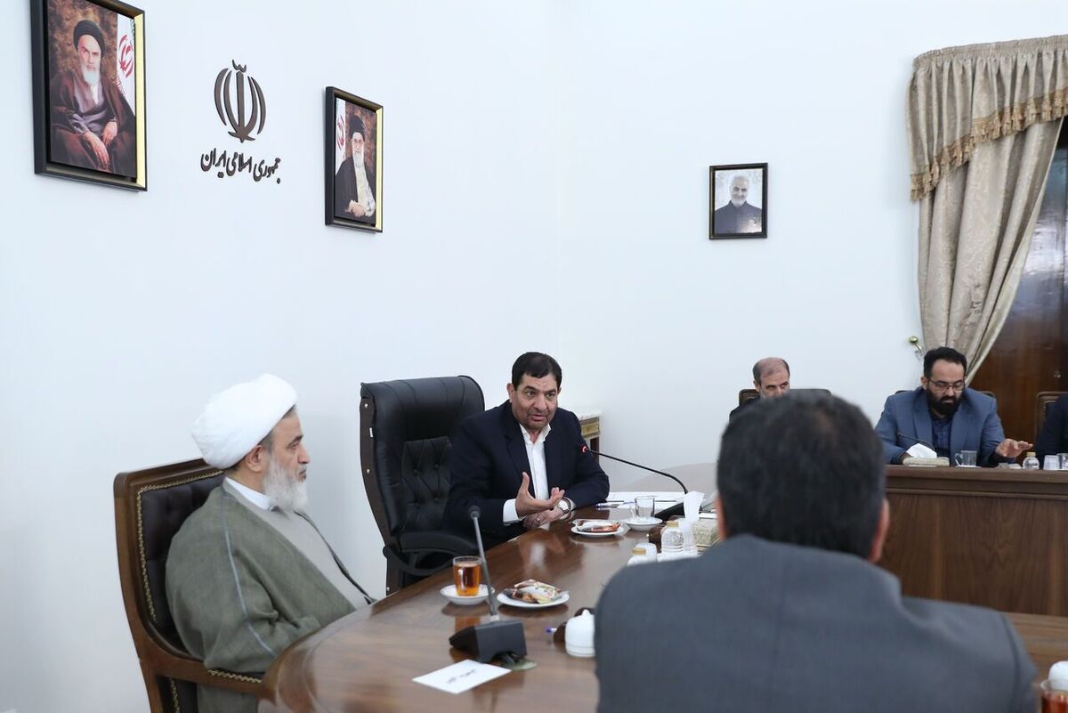 محمد مخبر امروز (۲۸ اردیبهشت ماه) در جلسه فعالان مردمی مراسم اربعین با بیان اینکه برگزاری این مراسم از جهات گوناگون مذهبی، سیاسی و بین‌المللی دارای اهمیت فراوان است، اظهار داشت: باید هم به لحاظ سخت‌افزاری و زیرساخت و هم به لحاظ نرم افزاری به بالاترین سطح آمادگی و هماهنگی برسیم تا این آیین معنوی با حداقل مشکلات و به بهترین شکل ممکن برگزار شود.
