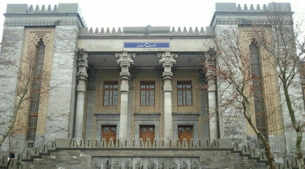 وزارت امور خارجه بیانیه صادره از سوی هیات حاکمه افغانستان درباره حقابه هیرمند را متناقض و نادرست دانست و با رد آن اعلام کرد:‌ معاهده بین ایران و افغانستان راجع به آب رود هیرمند بطور صریح و بدون هیچ ابهامی، حقابه طرف ایرانی از رودخانه هیرمند را تعیین کرده است.