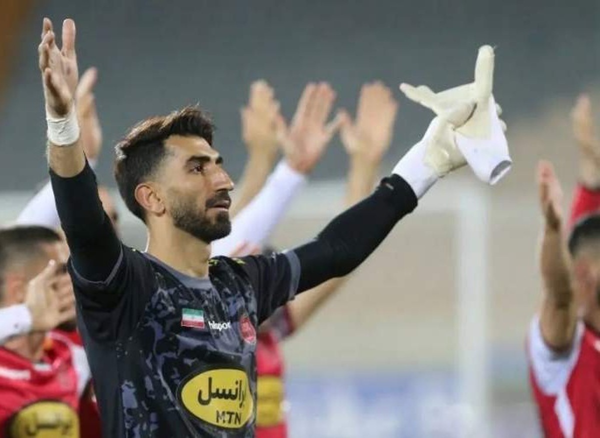 ویدیوی ورود جیمی جامپ پرسپولیسی برای بغل گرفتن علیرضا بیرانوند پیش از دربی را ببیتید.