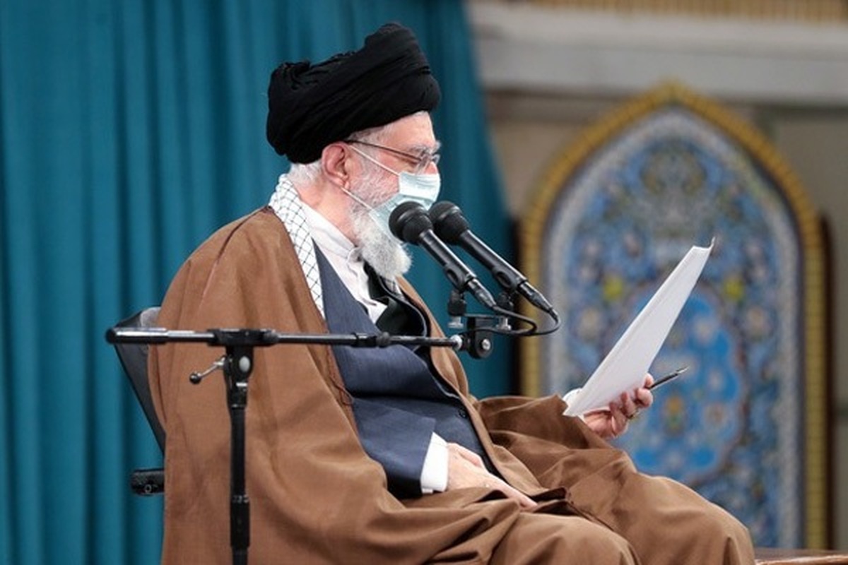 پس از چند روز از انتشار فایل تقطیع شده سخنان رهبر معظم انقلاب که توسط بی بی سی منتشر شده است، حال فیلم اصلی پاسخ رهبرانقلاب به یکی از دانشجویان را می‌توانید ببینید.