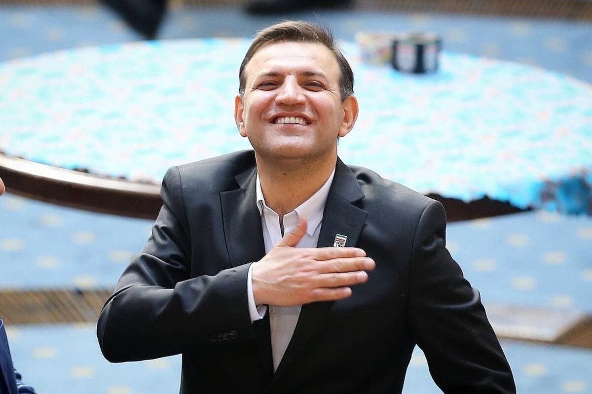 عزیزی خادم، رئیس سابق فدراسیون فوتبال ادعای اخیر تاج را رد کرد.