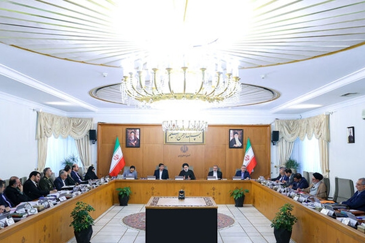 رئیس جمهور در جلسه فوق‌العاده هیأت دولت به منظور بررسی نهایی برنامه هفتم توسعه را سند هویت نگاه دولت برای تحول در پنج سال آینده ذیل سیاست‌های ۲۶ گانه ابلاغی مقام معظم رهبری دانست.